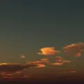 夕焼け空 の背景画像データ│茜空（あかねぞら） 黄昏空（たそがれぞら） 夕暮れ空 夕紅（ゆうぐれぞら） 夕映え（ゆうばえ）│景観 風景 風物 景色 大空 宙（そら）sora│アスペクト比 16:9│1920x1080pixels 72dp フルサイズ デスクトップ│ＣＧ sky sora cloud│作成年月日：2025年1月12日│データ フリー ダウンロード 無料 商用可能 Free download│©Digital-Architex, All rights reserved デジタルアーキテクス